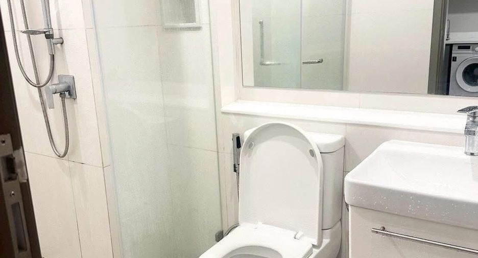 For rent 1 bed condo in Huai Khwang, Bangkok