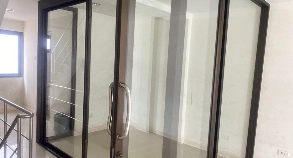 For sale 3 ベッドルーム office in Min Buri, Bangkok