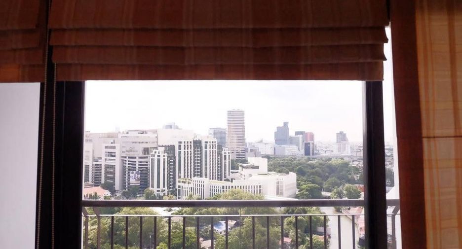 For rent 3 bedrooms condo in Pathum Wan, Bangkok