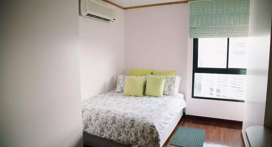 For rent 3 bedrooms condo in Pathum Wan, Bangkok