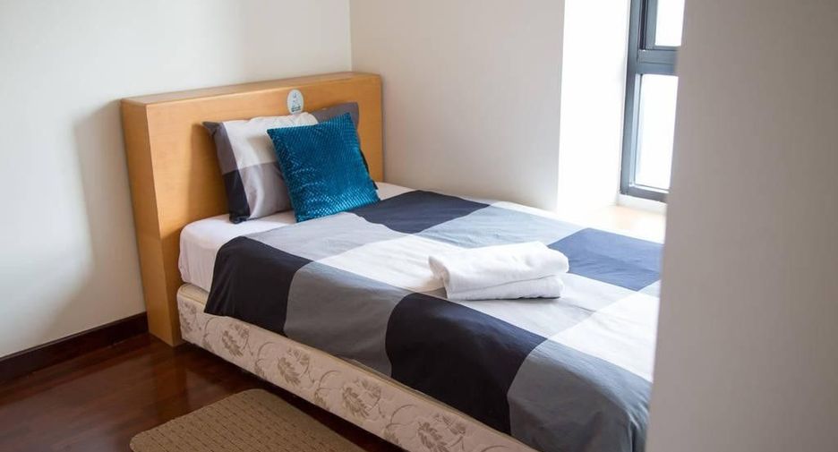 For rent 3 bedrooms condo in Pathum Wan, Bangkok