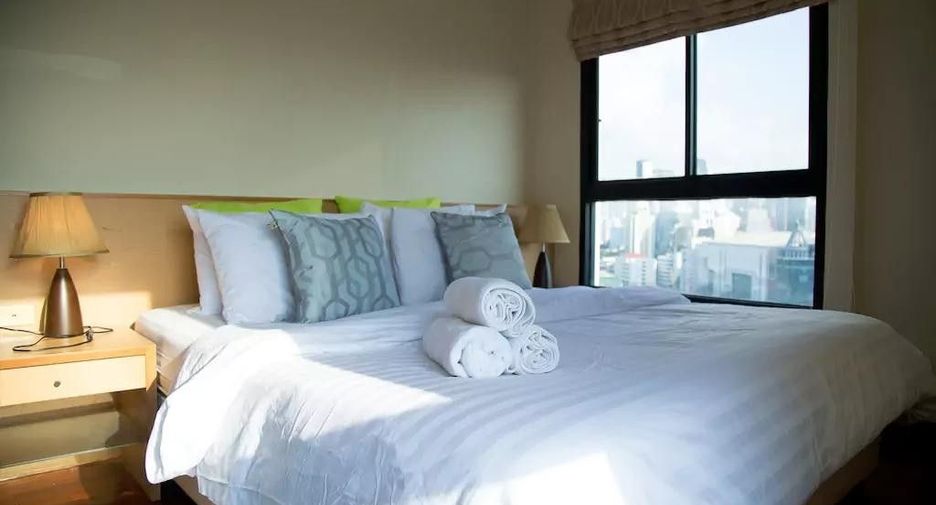 For rent 3 bedrooms condo in Pathum Wan, Bangkok