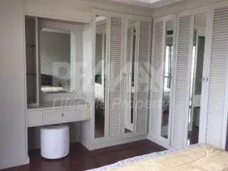 Condo en alquiler de 3 habitaciones en Watthana, Bangkok