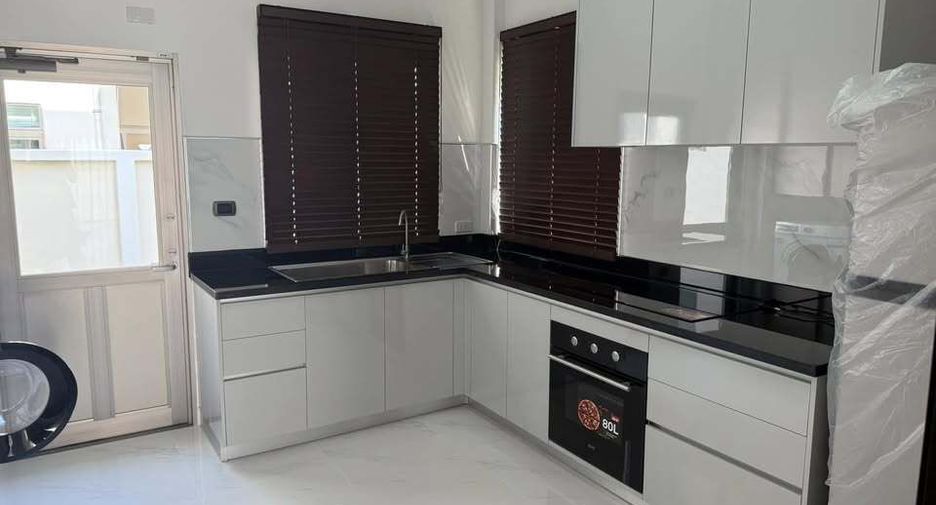 For rent 3 bedrooms house in Lat Krabang, Bangkok