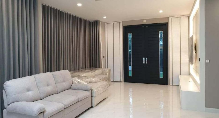 For rent 3 bedrooms house in Lat Krabang, Bangkok