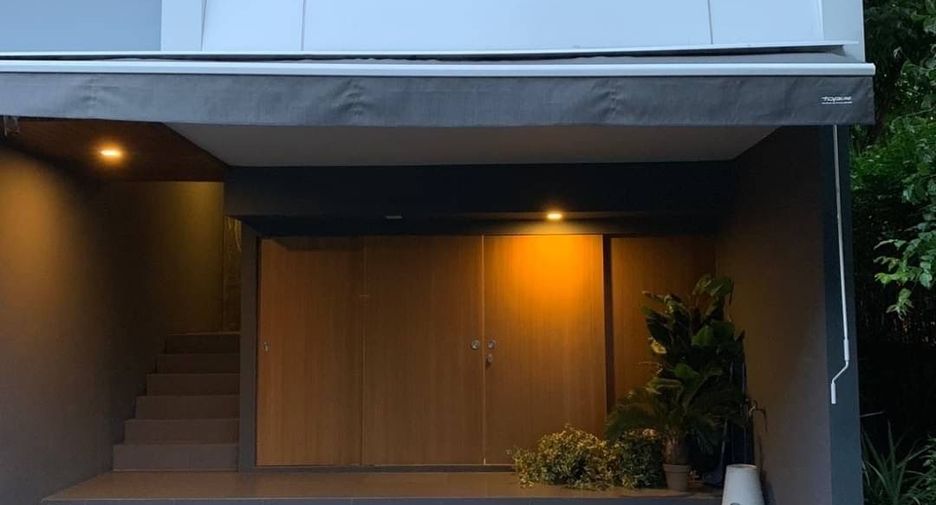 For sale 3 bedrooms townhouse in Suan Luang, Bangkok