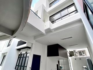 For sale and for rent 2 bedrooms townhouse in Phra Khanong, Bangkok