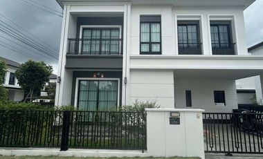 For rent 4 bedrooms house in Khlong Sam Wa, Bangkok