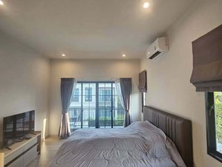 For rent 4 bedrooms house in Khlong Sam Wa, Bangkok