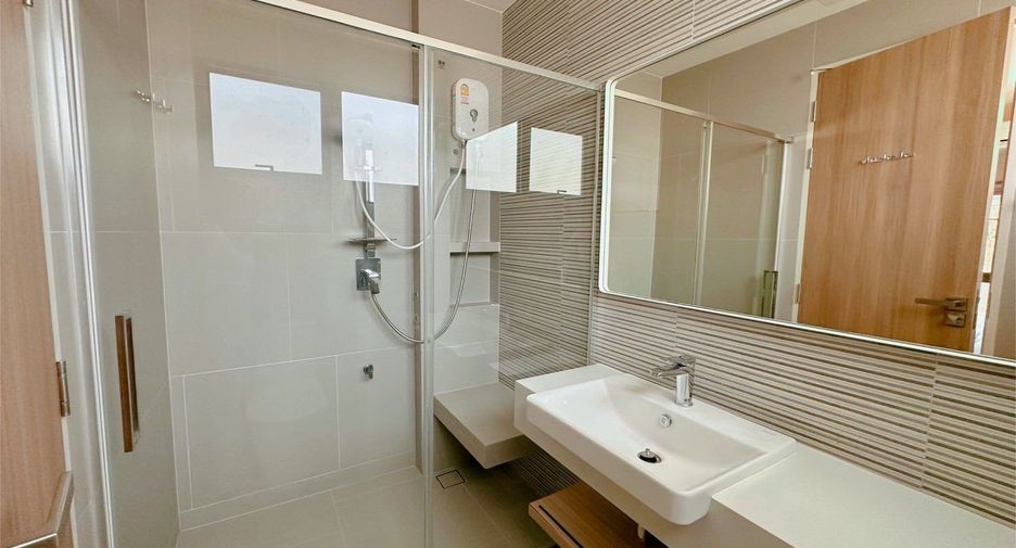For sale and for rent 4 bedrooms house in Bang Phli, Samut Prakan