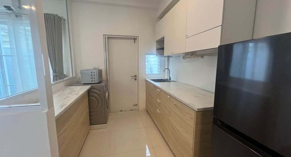 For rent 3 bedrooms townhouse in Prawet, Bangkok