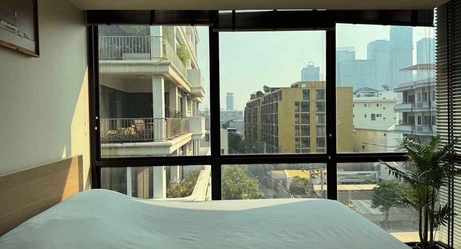 For rent 1 bed condo in Khlong Toei, Bangkok