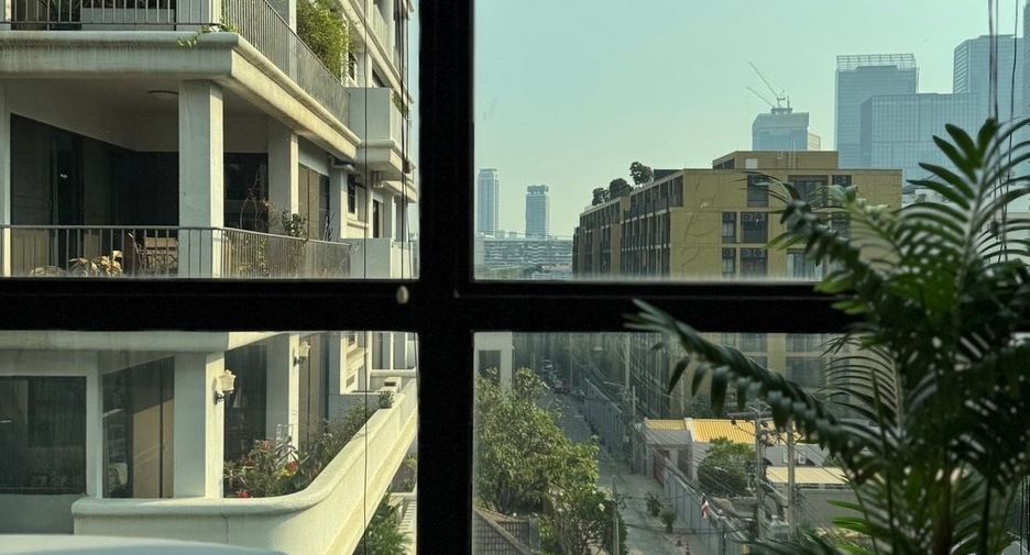 For rent 1 bed condo in Khlong Toei, Bangkok