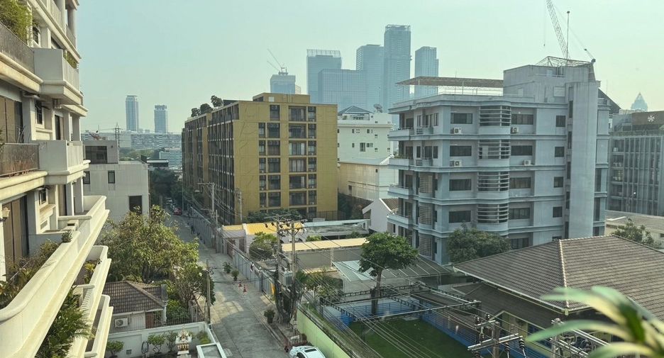 For rent 1 bed condo in Khlong Toei, Bangkok