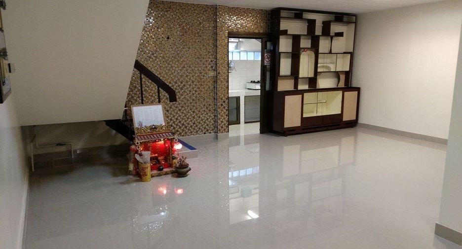 出租 4 卧室 联排别墅 在 Khlong Toei, 曼谷