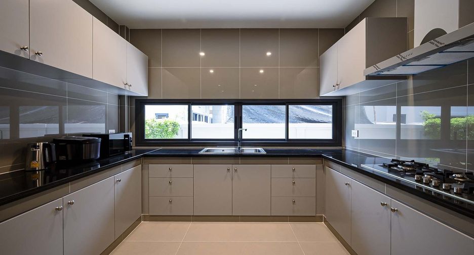 For sale and for rent 4 bedrooms house in Bang Kapi, Bangkok