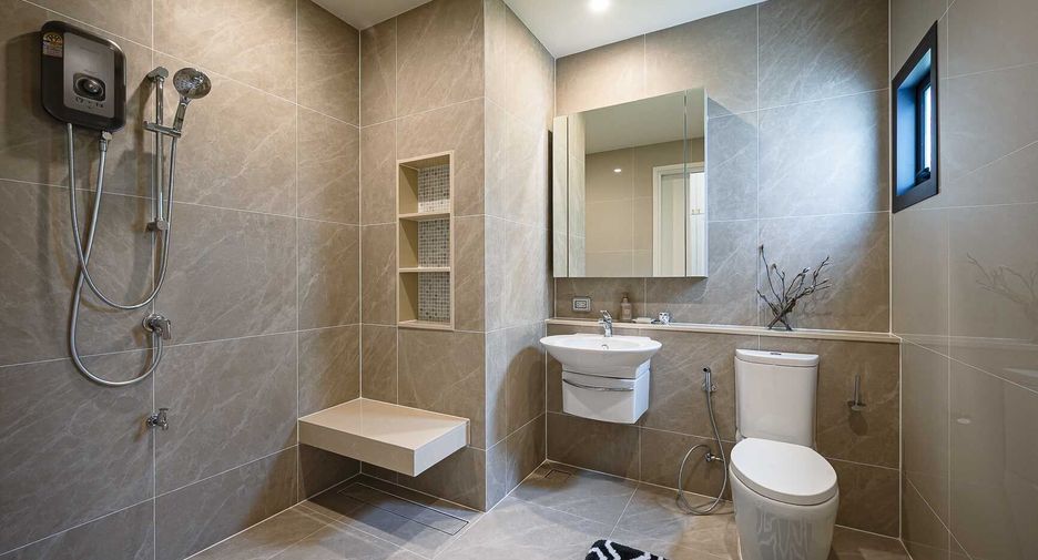 For sale and for rent 4 bedrooms house in Bang Kapi, Bangkok