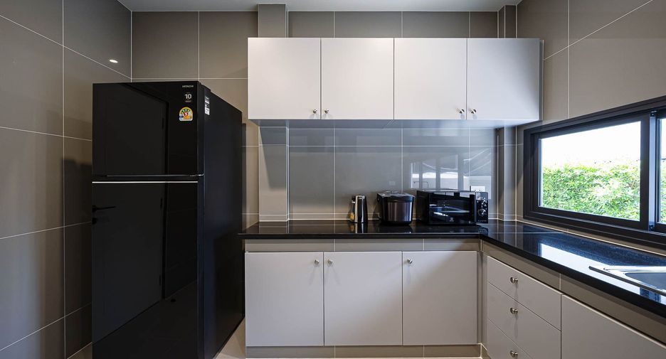 For sale and for rent 4 bedrooms house in Bang Kapi, Bangkok