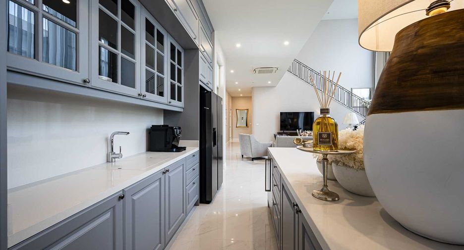For sale and for rent 4 bedrooms house in Bang Kapi, Bangkok