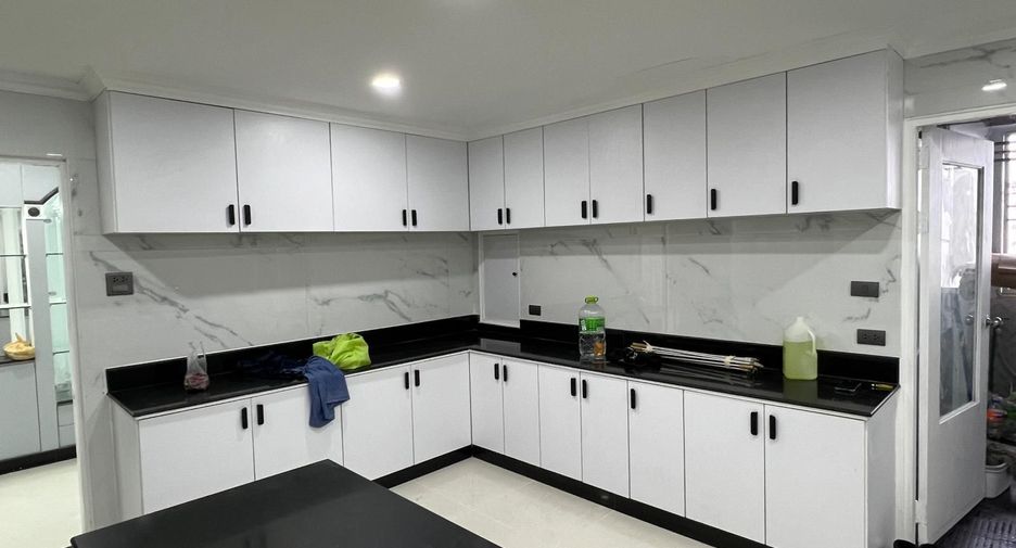 ขาย 4 ห้องนอน คอนโด ใน วัฒนา, กรุงเทพฯ