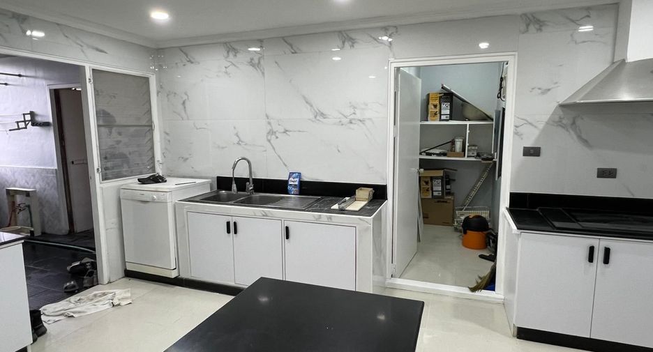 ขาย 4 ห้องนอน คอนโด ใน วัฒนา, กรุงเทพฯ