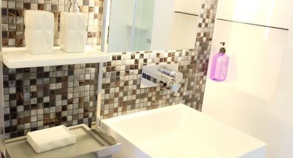 For rent 2 bedrooms condo in Bang Rak, Bangkok