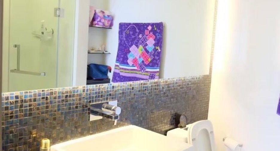 For rent 2 bedrooms condo in Bang Rak, Bangkok