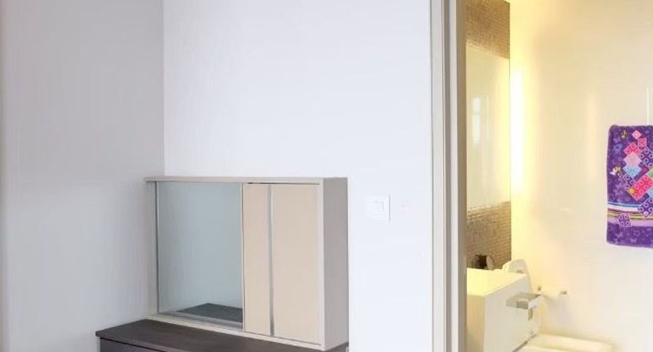 For rent 2 bedrooms condo in Bang Rak, Bangkok