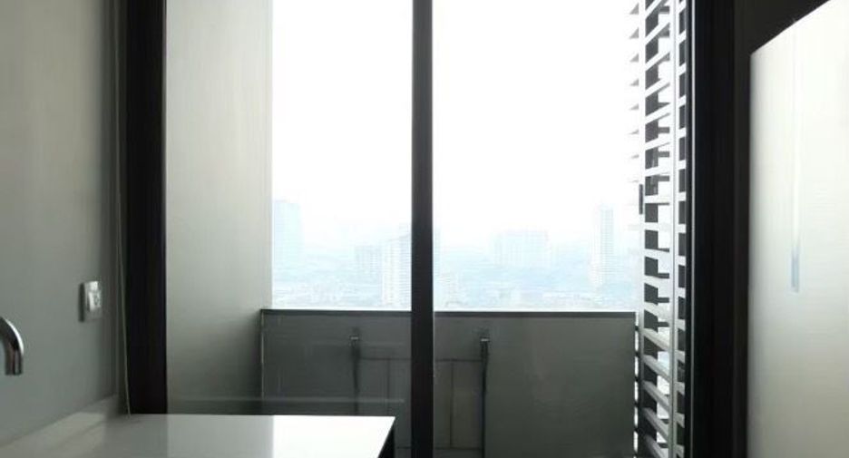 For rent 2 bedrooms condo in Bang Rak, Bangkok
