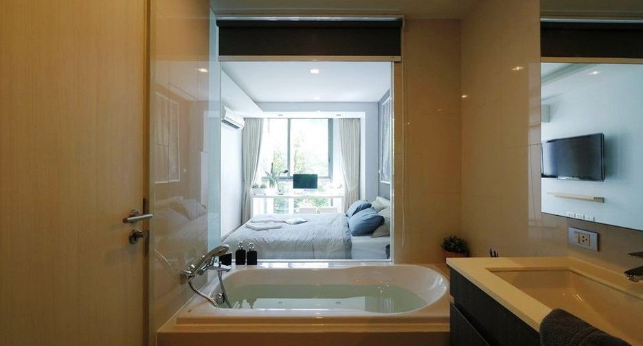For rent 2 bedrooms condo in Watthana, Bangkok