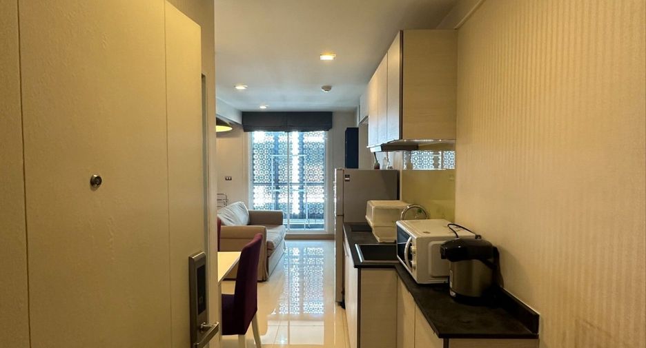 For sale 1 bed condo in Khlong Toei, Bangkok