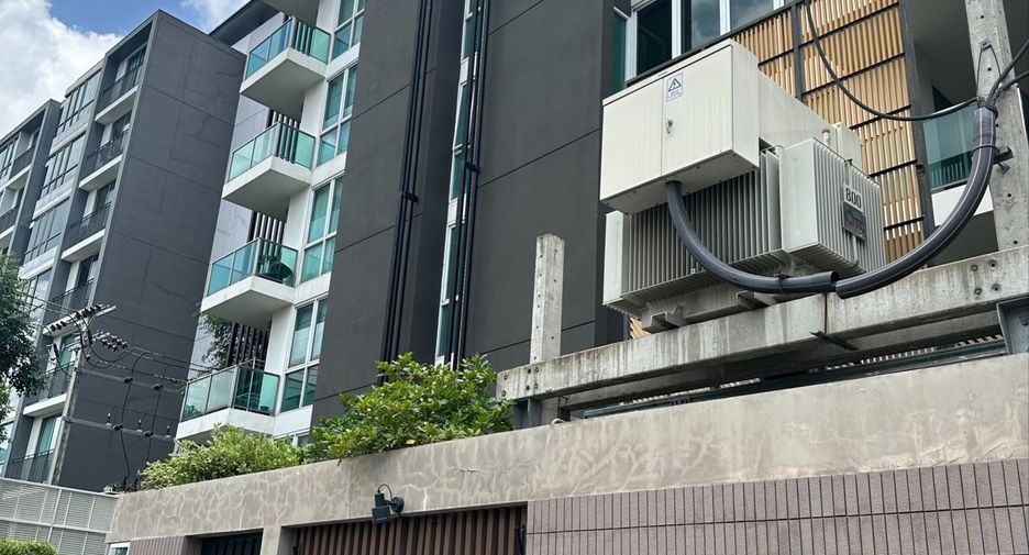 For sale 1 bed condo in Khlong Toei, Bangkok