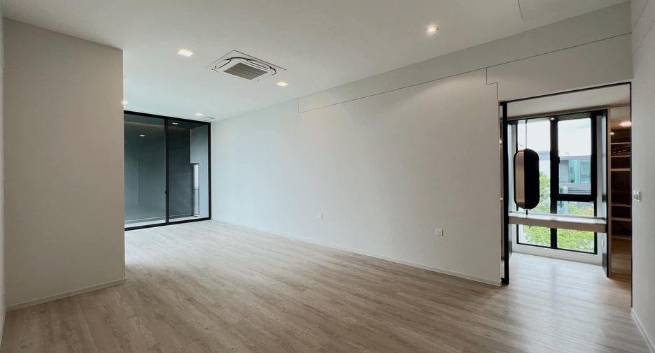 Haus zur Miete mit 4 Zimmer in Saphan Sung, Bangkok