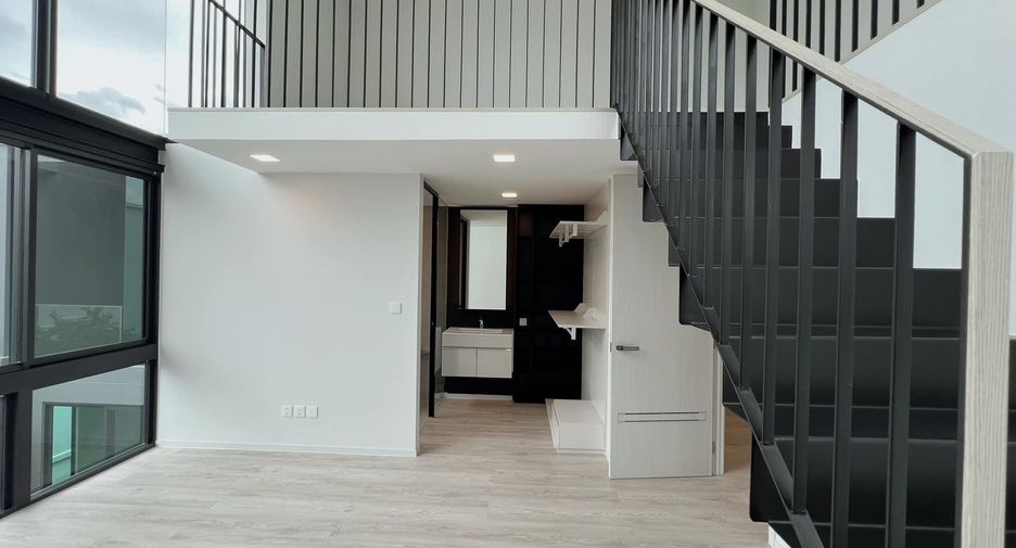 Haus zur Miete mit 4 Zimmer in Saphan Sung, Bangkok