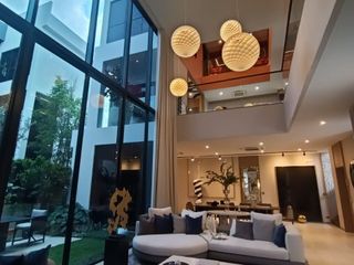 For sale 4 bedrooms house in Bang Kapi, Bangkok