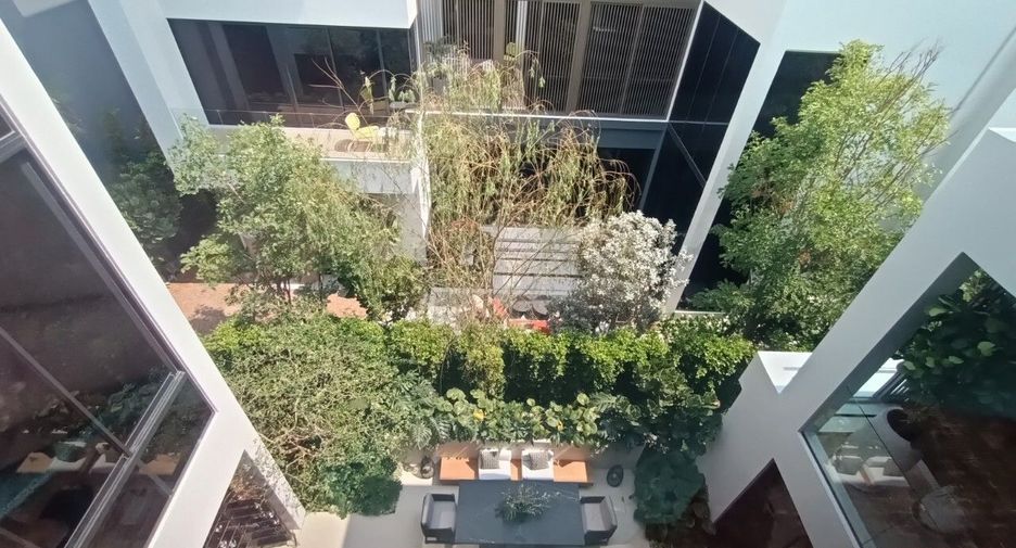 For sale 4 bedrooms house in Bang Kapi, Bangkok