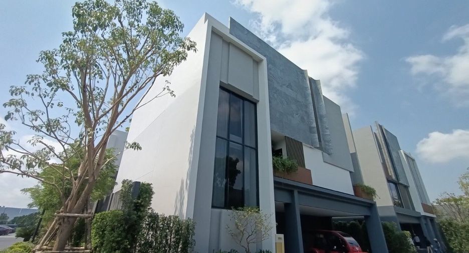 For sale 4 bedrooms house in Bang Kapi, Bangkok