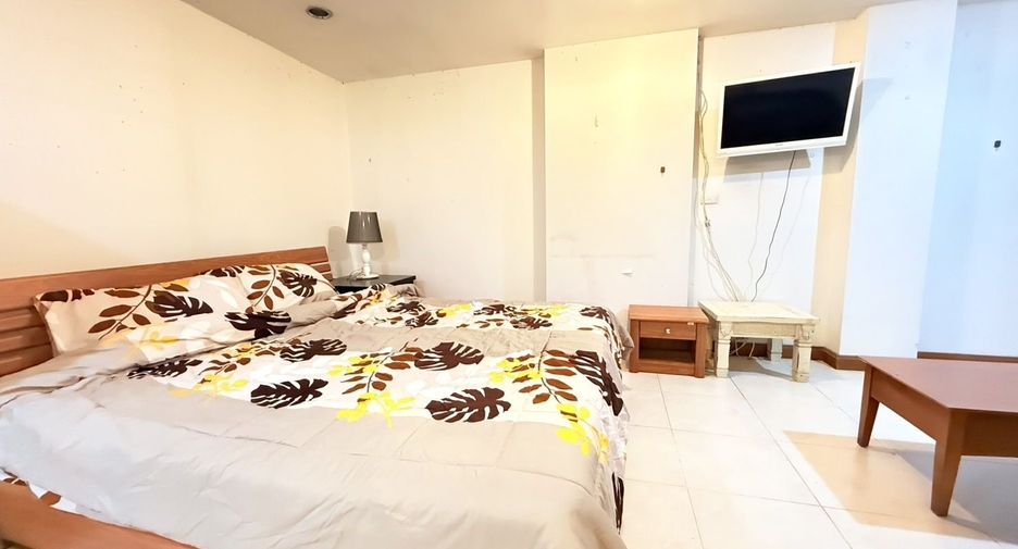 For rent studio condo in Khlong Toei, Bangkok