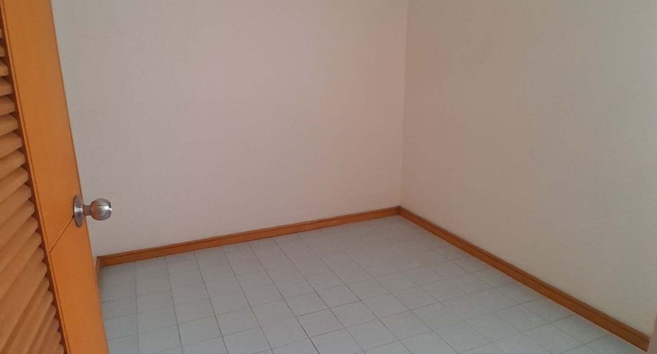 For rent 2 bedrooms condo in Sathon, Bangkok