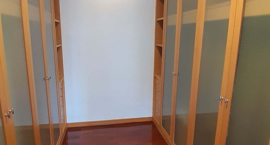 For rent 2 bedrooms condo in Sathon, Bangkok