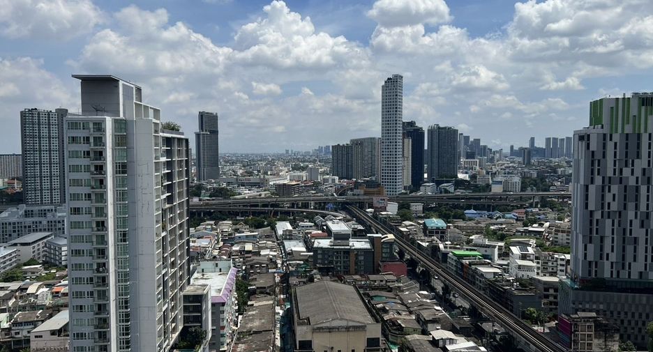 For rent 2 bedrooms condo in Khlong Toei, Bangkok
