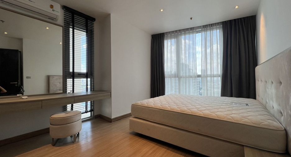 For rent 2 bedrooms condo in Khlong Toei, Bangkok