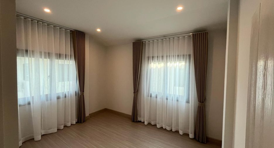 For rent 4 bedrooms house in Mueang Phuket, Phuket