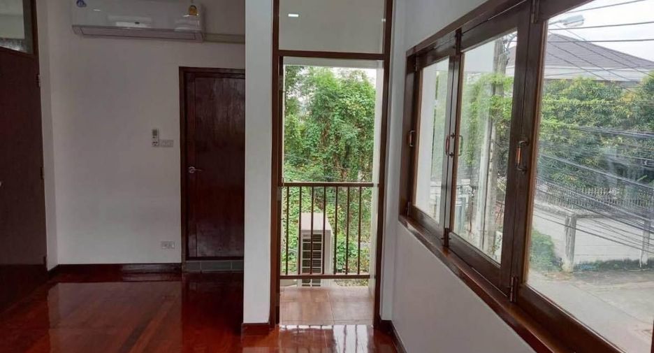 Casa en alquiler de 6 habitaciones en Chatuchak, Bangkok