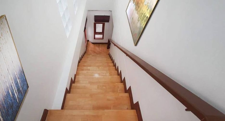 Casa en alquiler de 6 habitaciones en Chatuchak, Bangkok