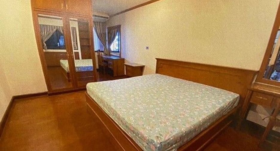 For sale 3 bedrooms condo in Watthana, Bangkok