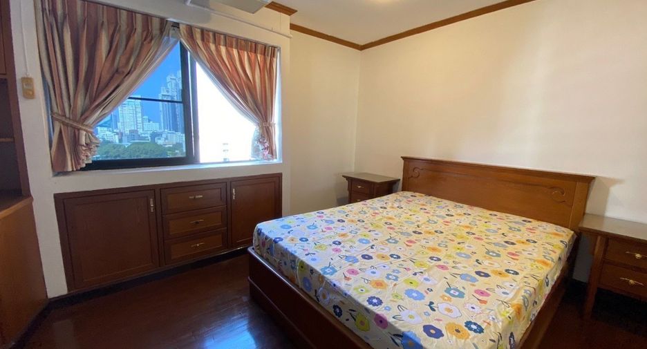 For sale 3 bedrooms condo in Watthana, Bangkok