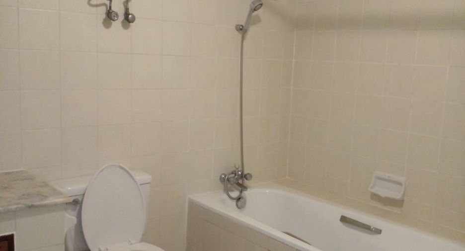 For sale 3 bedrooms condo in Watthana, Bangkok