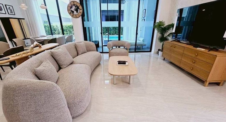 For rent 7 bedrooms house in Bang Kapi, Bangkok