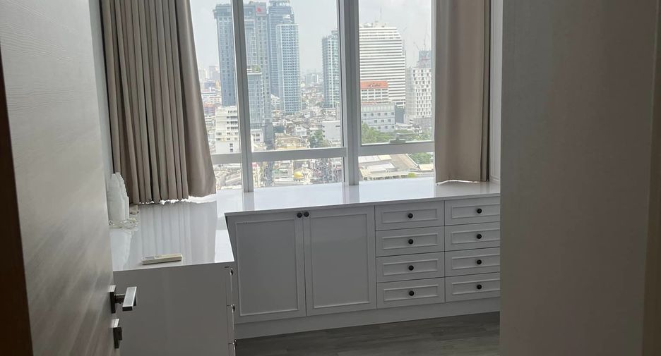 For rent 2 bedrooms condo in Sathon, Bangkok